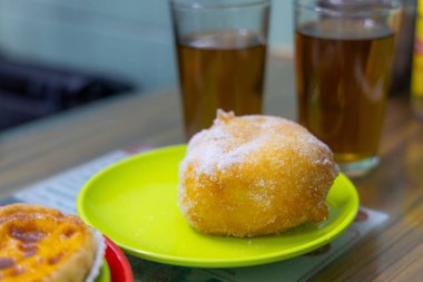 Sweet deep fried buns with lots of sugar