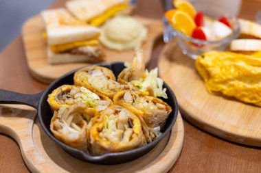 Tayvan ekmeği ve yumurta.