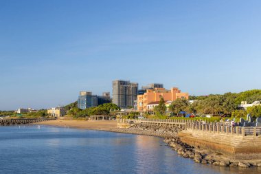 Taipei 'nin kuzey kıyısındaki kumsal.