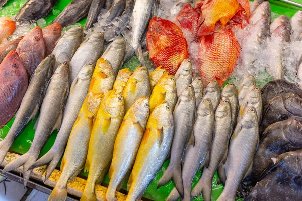 Fresh Raw Fish Selling Wet Market — Stockfoto