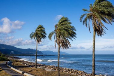Tayvan 'ın Yilan' ında mavi deniz ve gökyüzü