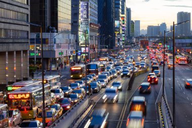 Taipei, Tayvan - 25 Temmuz 2023: Taipei 'de akşam vakti trafik sıkışıklığı