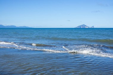Tayvan 'ın Yilan' ında deniz ve mavi gökyüzü