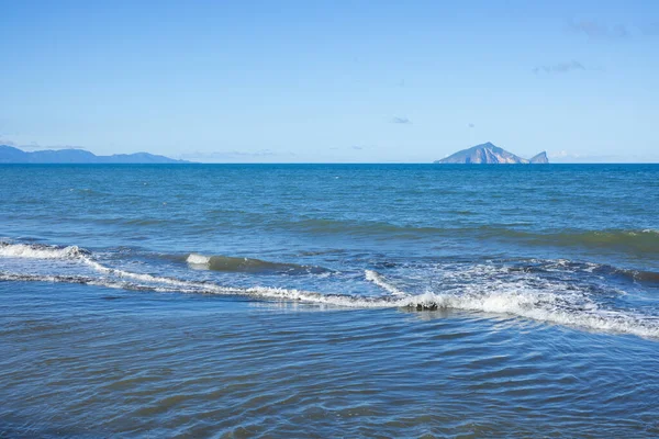 Tayvan 'ın Yilan' ında deniz ve mavi gökyüzü