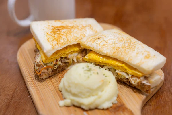 Deliciosos Sándwiches Tostados Con Huevo — Foto de Stock