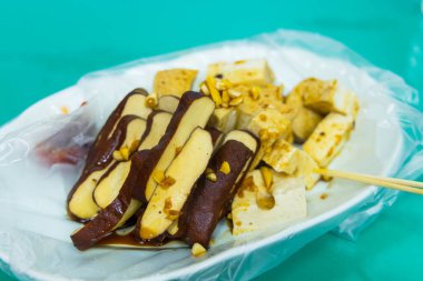 Tayvan yerel yiyecek deposu ve haşlanmış tofu.