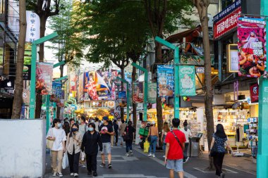 Taipei, Tayvan - 22 Eylül 2022: Taipei City Caddesi, Ximending