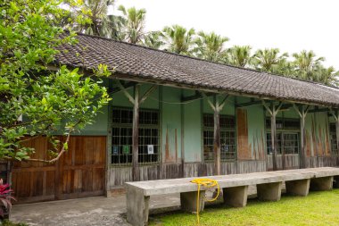 Taipei, Tayvan - 12 Mayıs 2023: Taipei şehrindeki Tayvan Üniversitesi 'nde eski usul ahşap ev