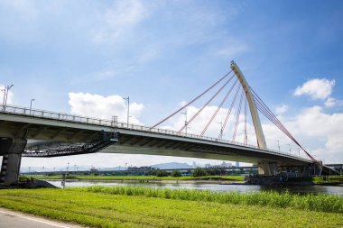Tayvan - 12 Ağustos 2023: Tayvan 'da Taipei Daxhi Köprüsü