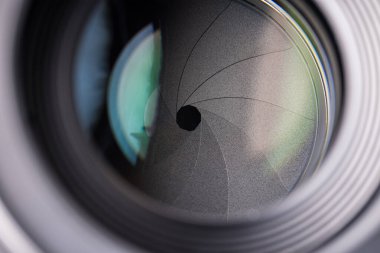 Açılımı değiştiren kamera lensi kapanıyor