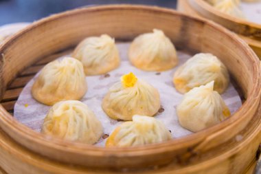 Restoranda Çin usulü çorba ekmeği.