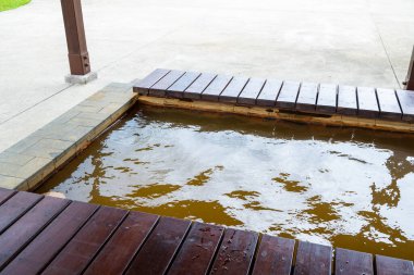 Tayvan 'ın Jinshan kentindeki parkta bir kaplıcada