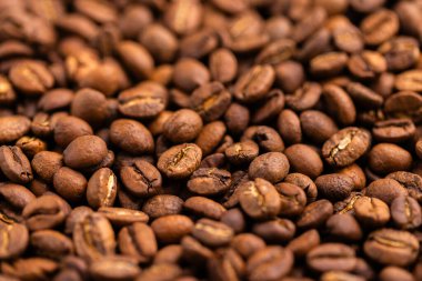Kavrulmuş kahve çekirdeği yığını