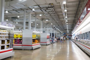 Taoyuan, Tayvan - 17 Ağustos 2023: Tayvan Nankan 'daki Costco toptan satış mağazası