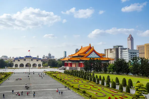 Taipei, Tayvan - 03 Mart 2023: Tayvan Taipei 'deki Chiang Kai shek Anıt Salonu' ndaki Ulusal Konser Salonu  