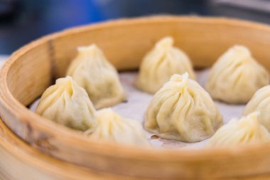 Restoranda Çin usulü çorba ekmeği.