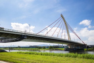 Tayvan - 12 Ağustos 2023: Tayvan 'da Taipei Daxhi Köprüsü