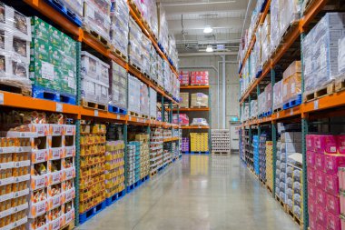 Taoyuan, Tayvan - 17 Ağustos 2023: Tayvan Nankan 'daki Costco toptan satış mağazası