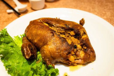 İçinde pirinç olan kızarmış ördek, Tayvan mutfağı.