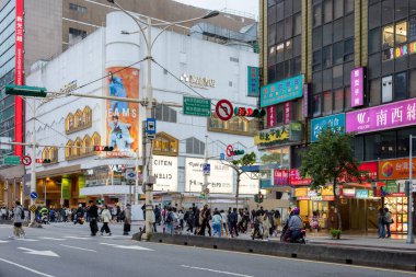 Taipei, Tayvan - 30 Nisan 2023: Zhongshan ilçesindeki Taipei şehir sokağı