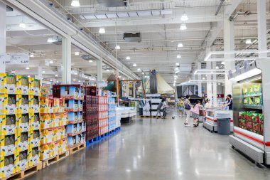 Taoyuan, Tayvan - 17 Ağustos 2023: Tayvan Nankan 'daki Costco toptan satış mağazası
