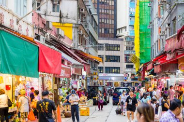 Hong Kong - 20 Haziran 2023: Causeway Bay bölgesindeki Hong Kong Bowrington Yolu Islak Pazarı