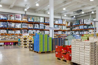 Taoyuan, Tayvan - 17 Ağustos 2023: Tayvan Nankan 'daki Costco toptan satış mağazası