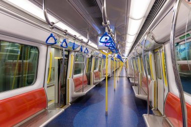 Hong Kong - 27 Haziran 2023: Metro kompartımanı