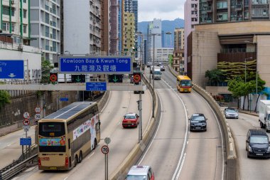 Hong Kong - 23 Haziran 2023: Kowloon tarafında Hong Kong şehri