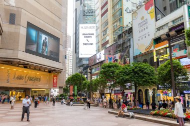 Hong Kong - 20 Haziran 2023: Causeway Bay bölgesindeki Hong Kong Time Meydanı