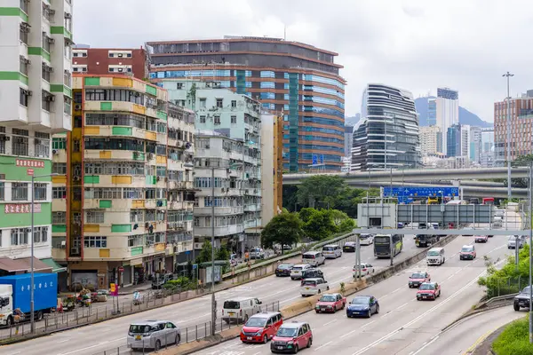 Hong Kong - 23 Haziran 2023: Hong Kong Hom bölgesinde trafik