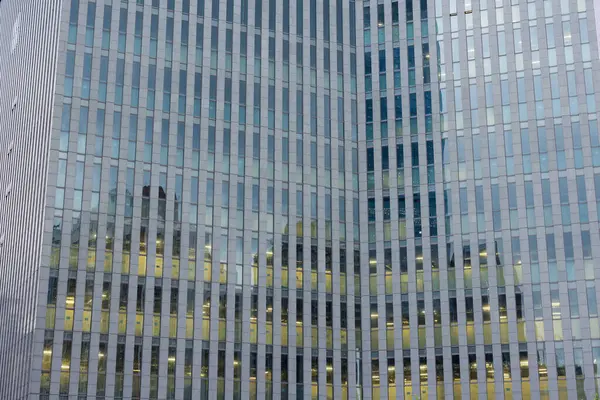ビジネスオフィス タワーの正面の建物 — ストック写真