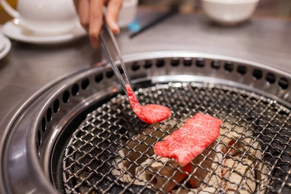 Grillezett Marhahús Japán Yakiniku Étteremben — Stock Fotó