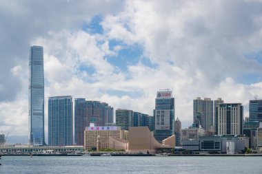 Hong Kong - 20 Haziran 2023: Kowloon tarafındaki Hong Kong İş Bölgesi