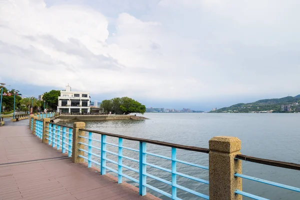 Tayvan - 23 Ağustos 2023: Tayvan Tamsui liman yolu