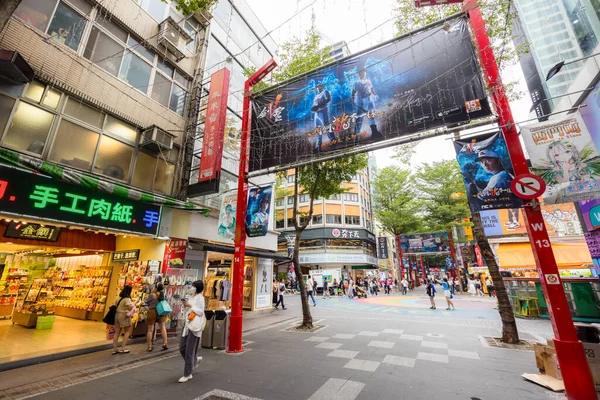 Taipei, Tayvan - 13 Eylül 2023: Ximending 'deki Taipei City Caddesi