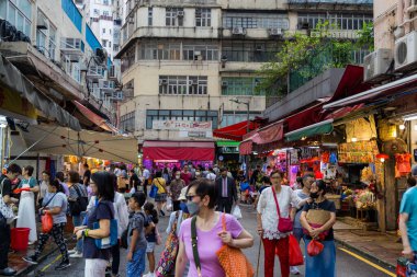 Hong Kong - 20 Haziran 2023: Causeway Bay bölgesindeki Hong Kong Islak Pazarı 