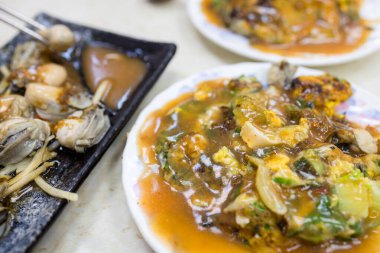 Tayvan 'ın ünlü yemek mutfağı istiridye ve istiridye omleti.