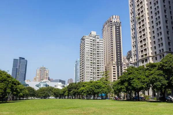 Taichung, Tayvan - 21 Ekim 2021: Apartman binalı Taichung şehri