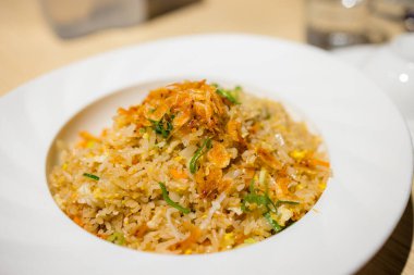 Kuru karidesli kızarmış pirinç.