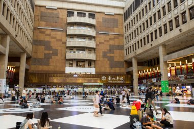 Tayvan - 25 Temmuz 2023: Taipei ana istasyonunun içi