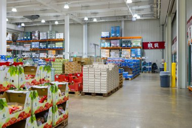 Taoyuan, Tayvan - 17 Ağustos 2023: Tayvan Nankan 'daki Costco toptan satış mağazası