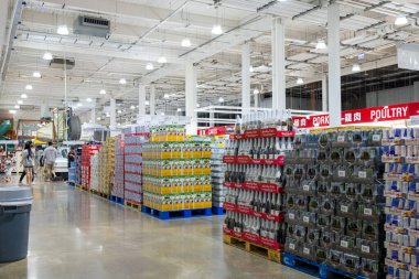 Taoyuan, Tayvan - 17 Ağustos 2023: Tayvan Nankan 'daki Costco toptan satış mağazası
