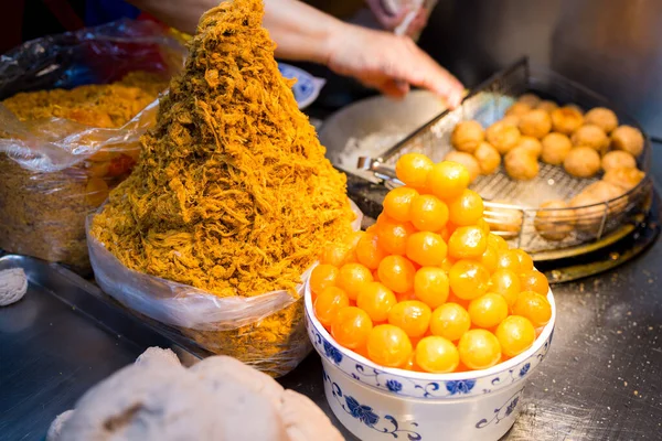 Hilo Cerdo Yema Huevo Salada Prepara Para Comida Mercado Callejero —  Fotos de Stock