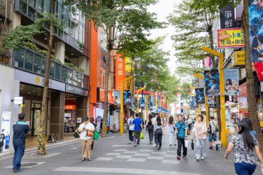 Taipei, Tayvan - 13 Eylül 2023: Ximending 'deki Taipei City Caddesi