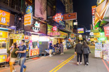 Taichung, Tayvan - 21 Ekim 2022: Tayvan 'ın Taichung şehrinde Fengjia Gece Pazarı