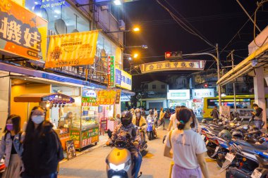 Taichung, Tayvan - 21 Ekim 2022: Tayvan 'ın Taichung şehrinde Fengjia Gece Pazarı