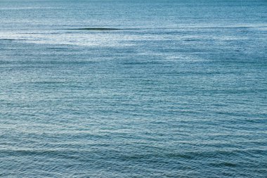 Derin okyanusta deniz suyu yüzeyi