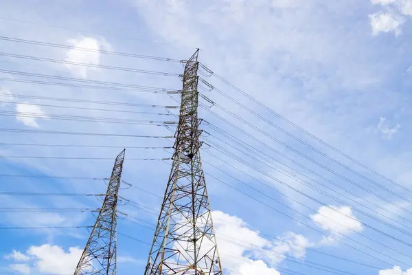 Высокое Напряжение Линии Электропередач Пилона Голубом Небе — стоковое фото