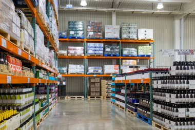 Taoyuan, Tayvan - 17 Ağustos 2023: Tayvan Nankan 'daki Costco toptan satış mağazası